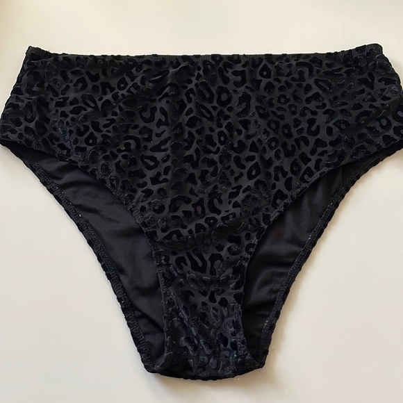 Other - NWOT‎ black bottoms
